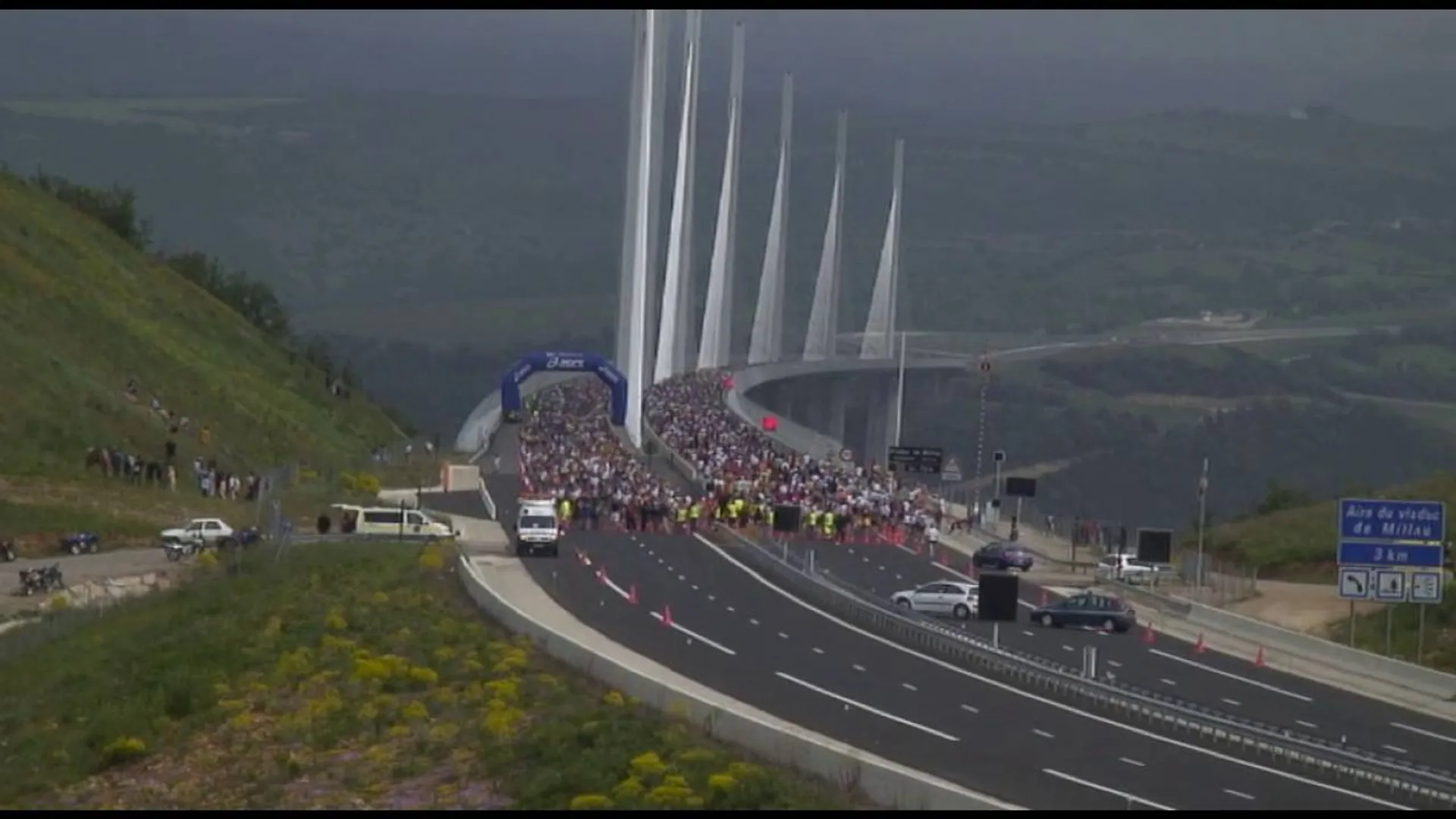 This is an image of a large group of runners at the start of a marathon