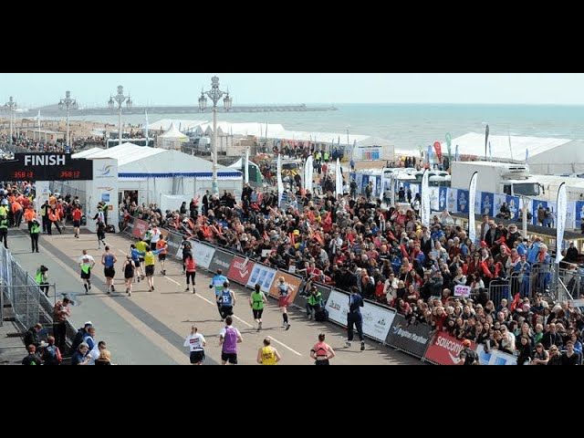 Thousands take part in 10th Brighton Marathon