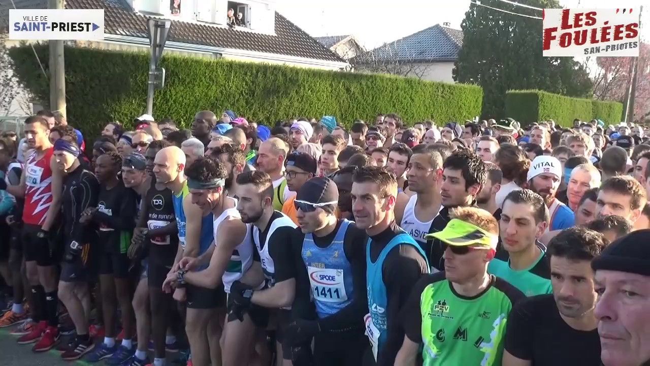 depart des FOULEES SAN-PRIOTES 2017_avec la caméra a coté de l arche