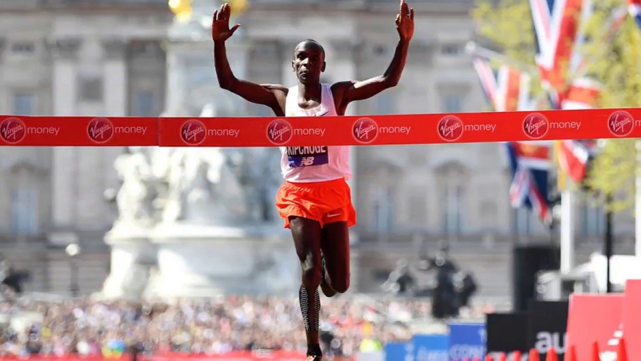 Eliud Kipchoge wins Men's race at Virgin Money London Marathon 180422
