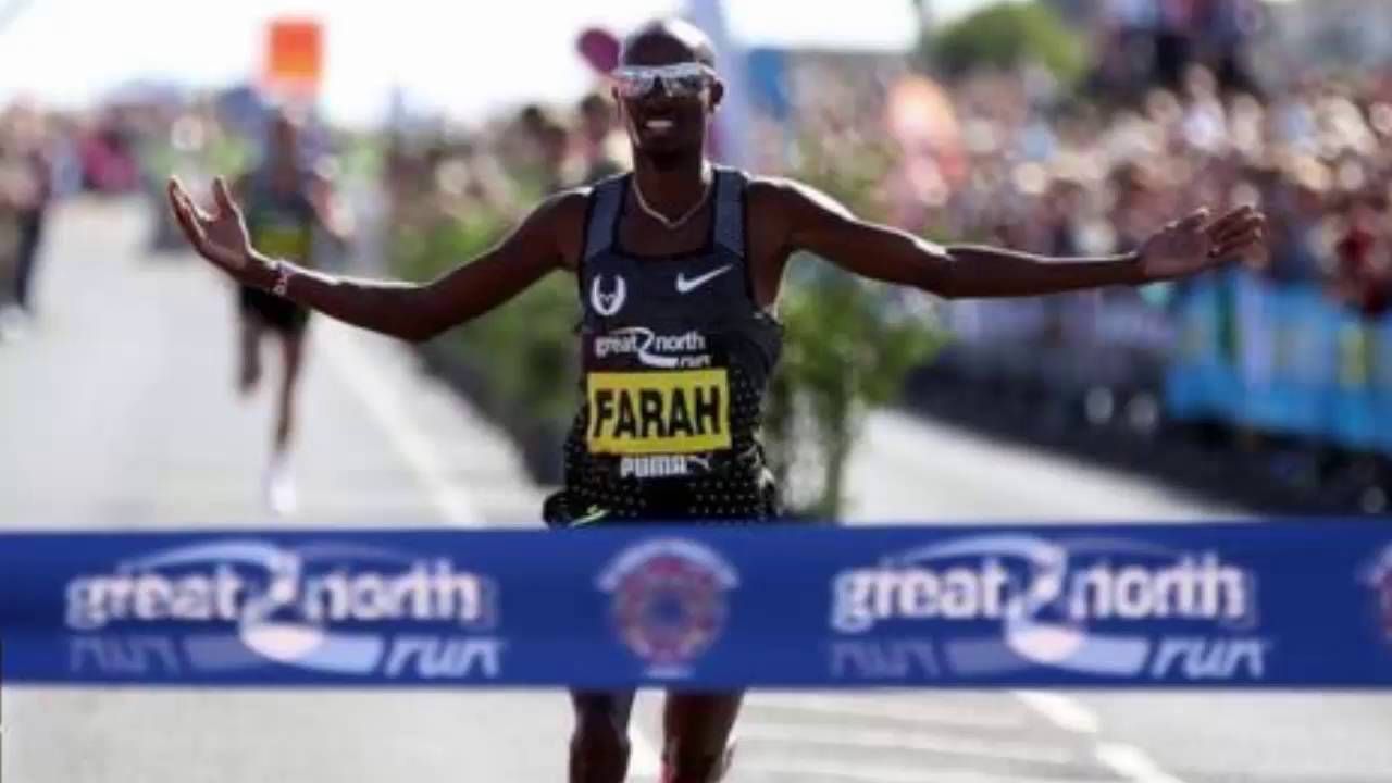 Great North Run: Mo Farah wins for record third year in a row
