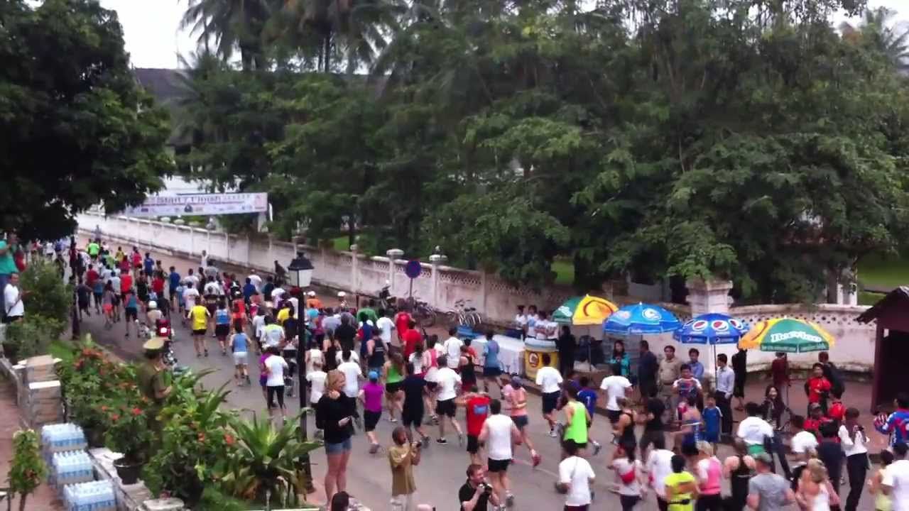 Luang Prabang Half Marathon "La Procession" 2013 - the Start