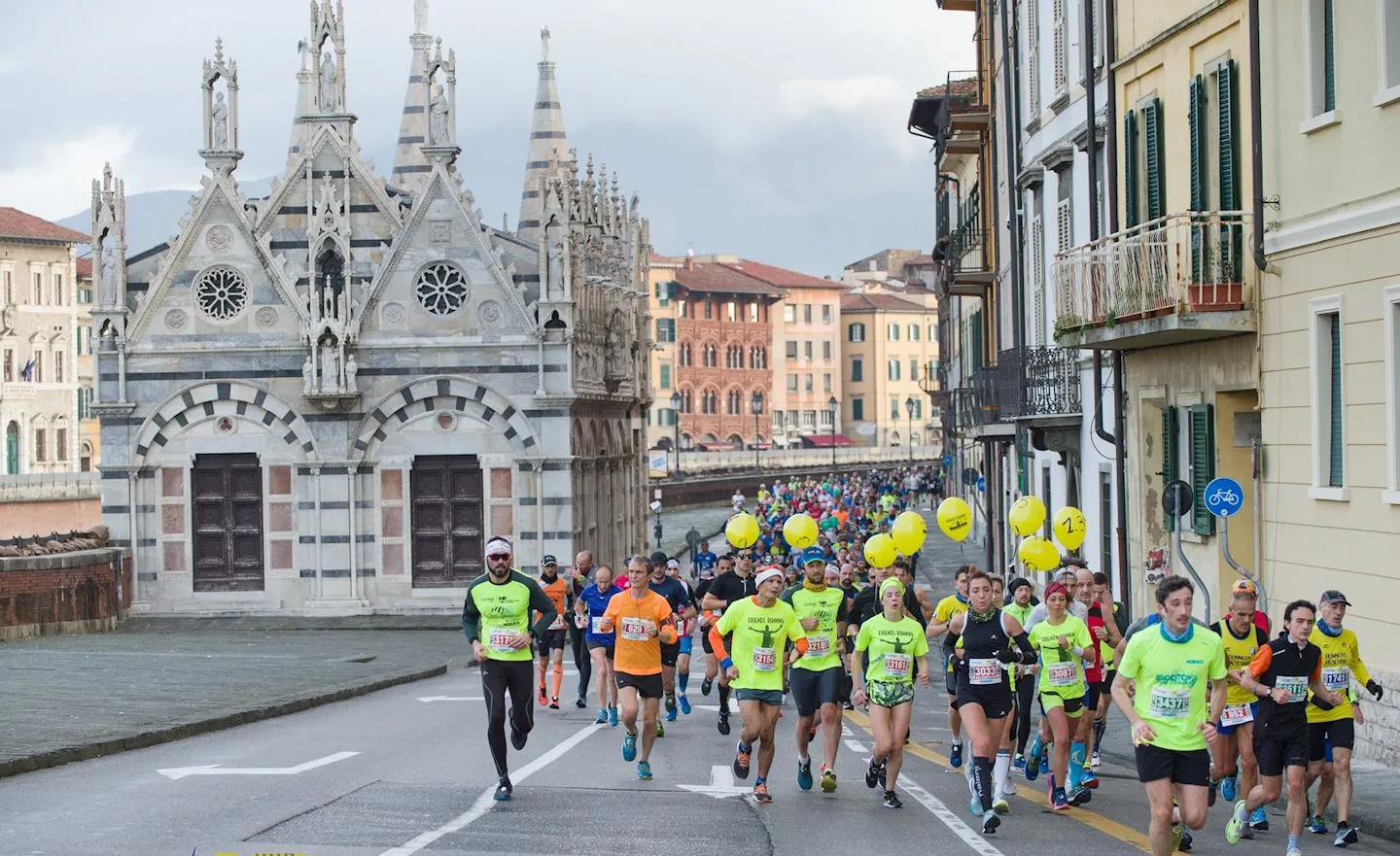 Cetilar® alongside the runnes to run the Pisa Marathon