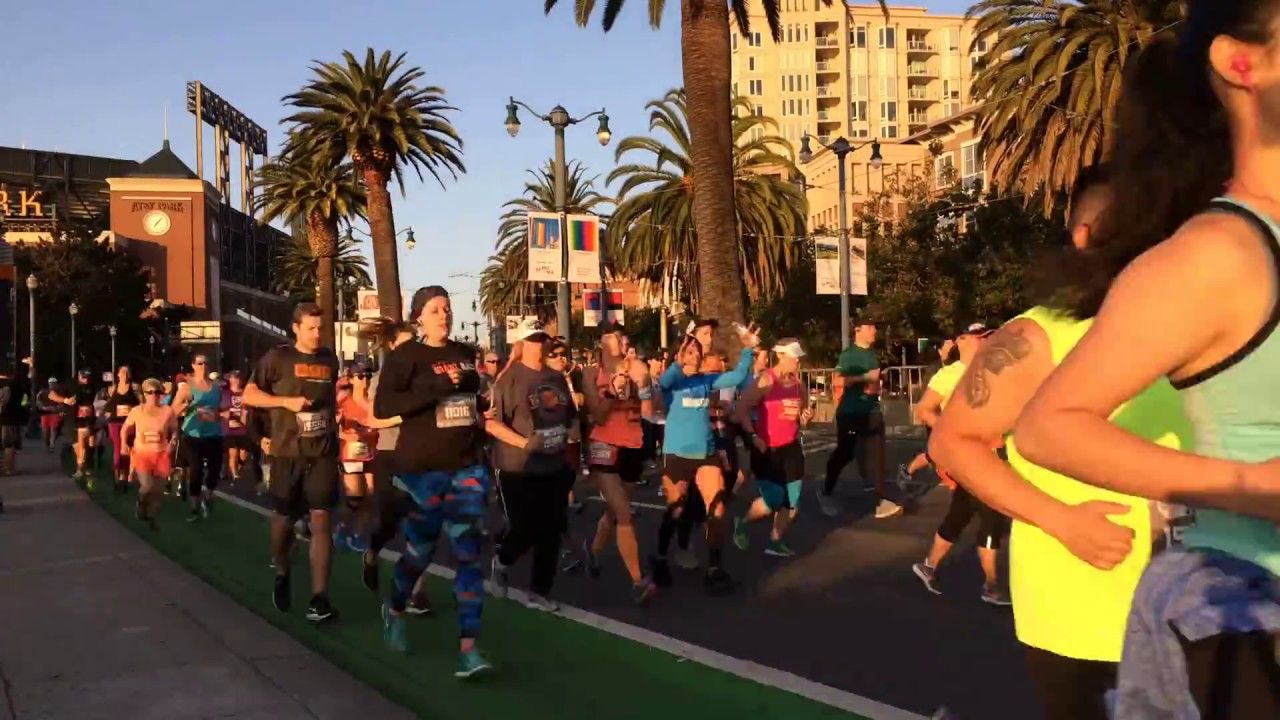 Giant Race 2017 Half Marathon & 10K Start AT&T Park San Francisco California (Timelapse)