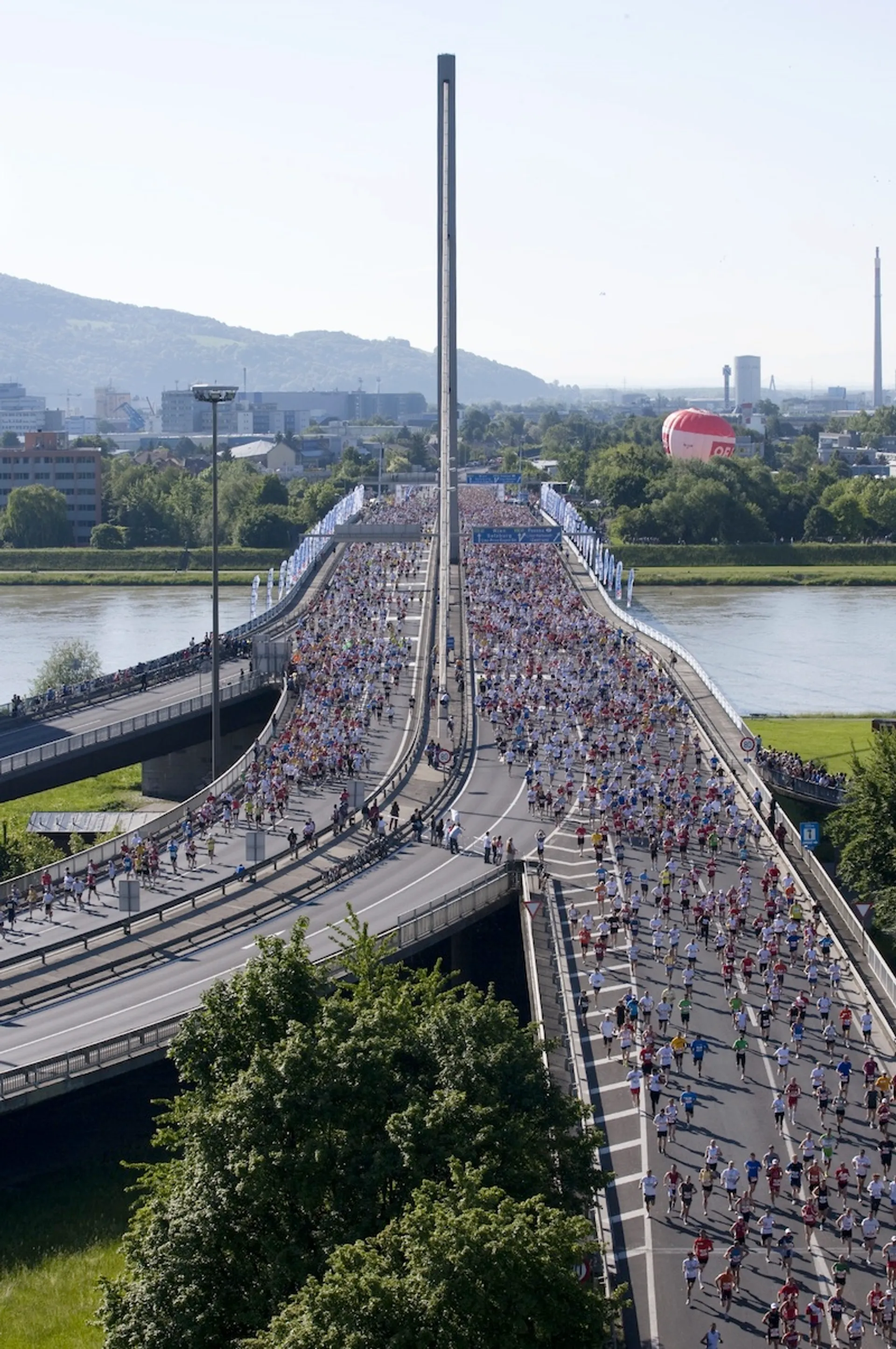 The image shows a large group of people participating in a running event, most likely