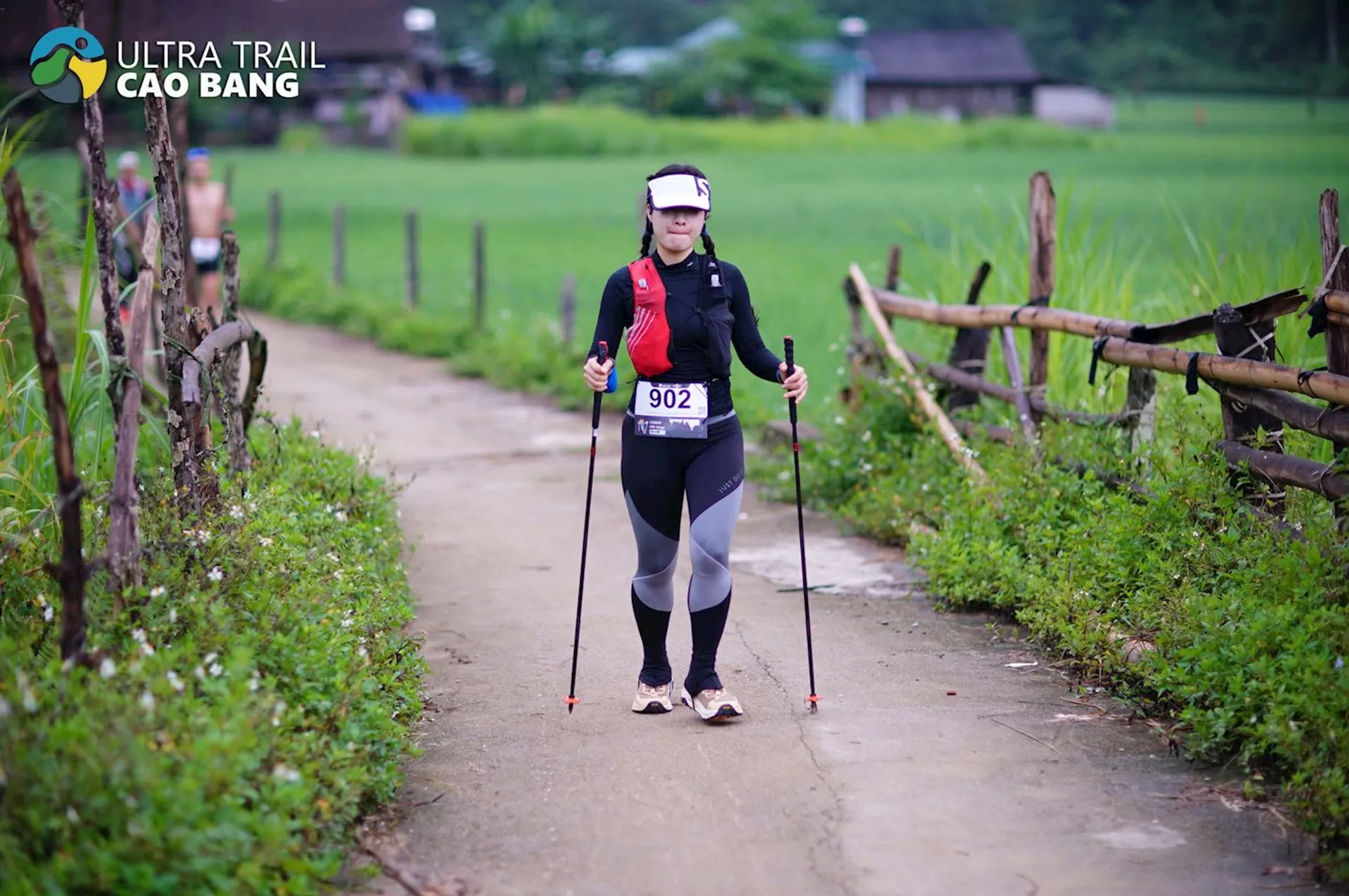 The image shows a person participating in an outdoor trail event, which seems to be