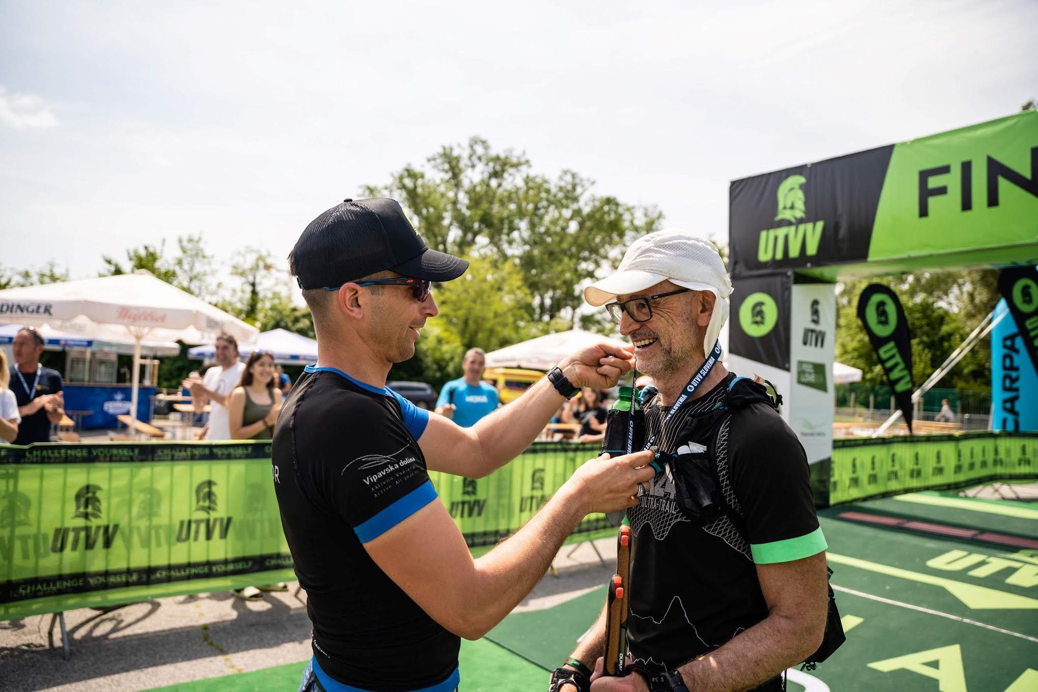 Bostjan presenting a well deserved medal to one of the 2,000 UTVV runners in 2023