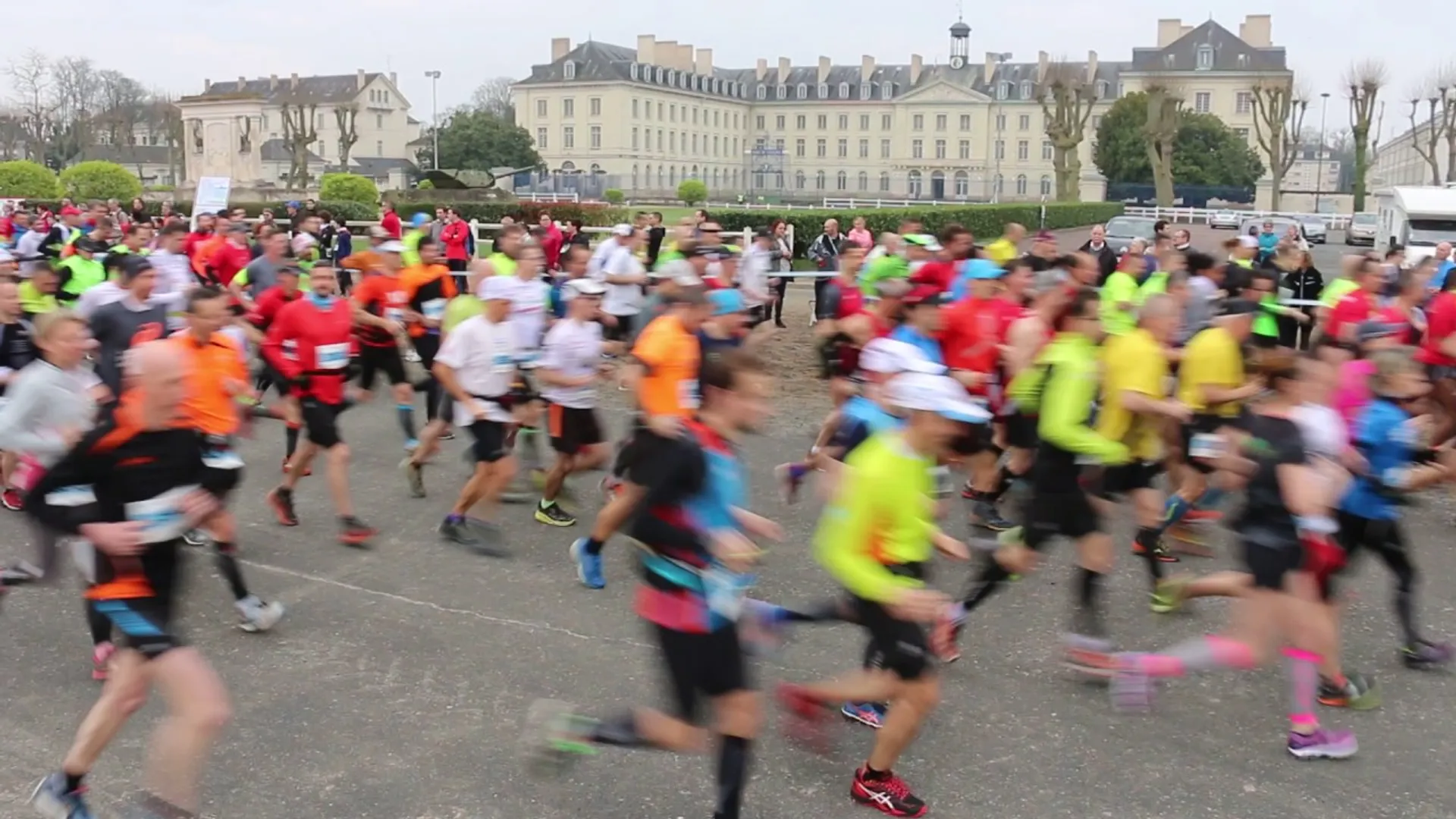 The image shows a large group of people who appear to be participating in a running