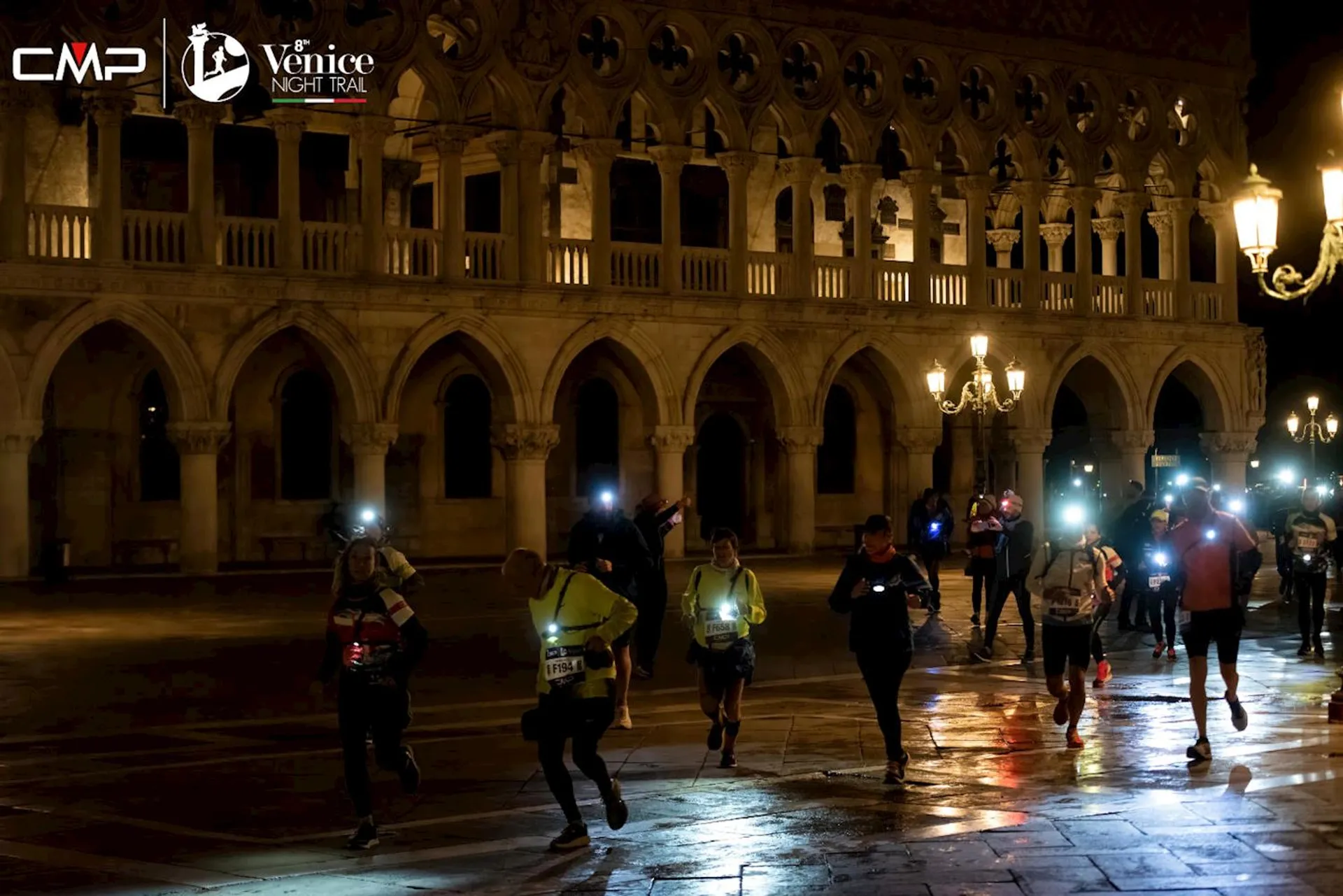 This image shows a night running event, with participants wearing headlamps to light