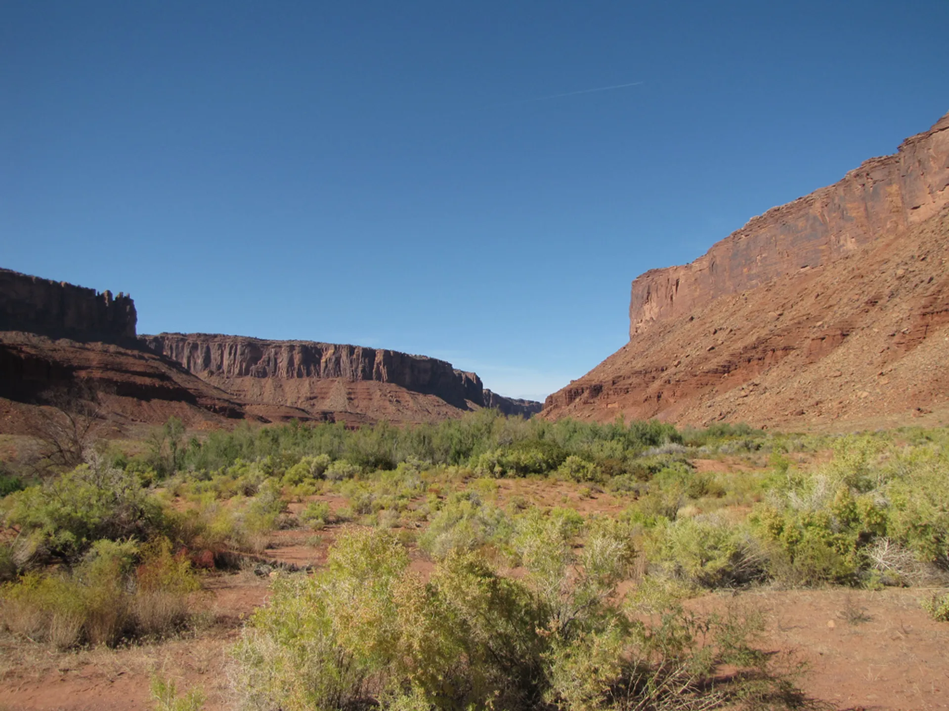 The image shows a desert landscape with large red rock formations, which could be mes